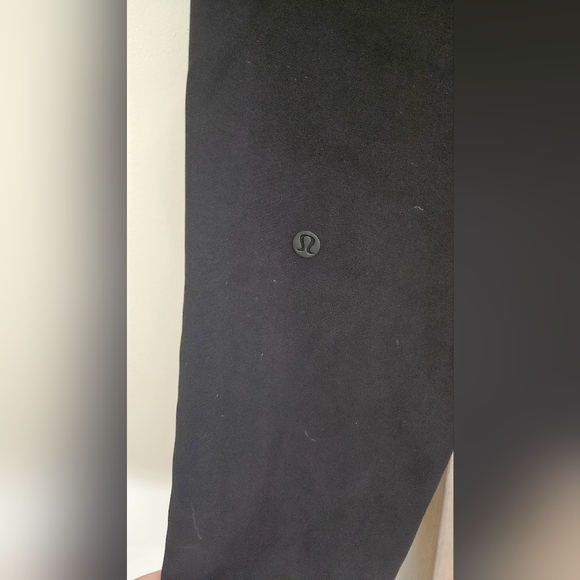 LULULEMON On the Fly Pant in black. Size 2 - Picture 15 of 16